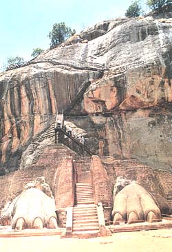 sigiriya1.jpg (33608 bytes)